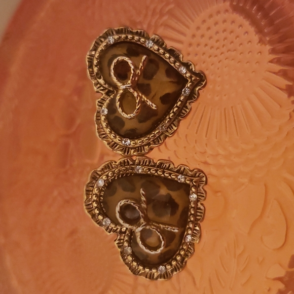 Heart-Shaped Leopard Print Earrings - Picture 2 of 4